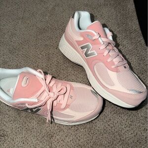 New Balance Women's Sneakers in Soft Pink and White